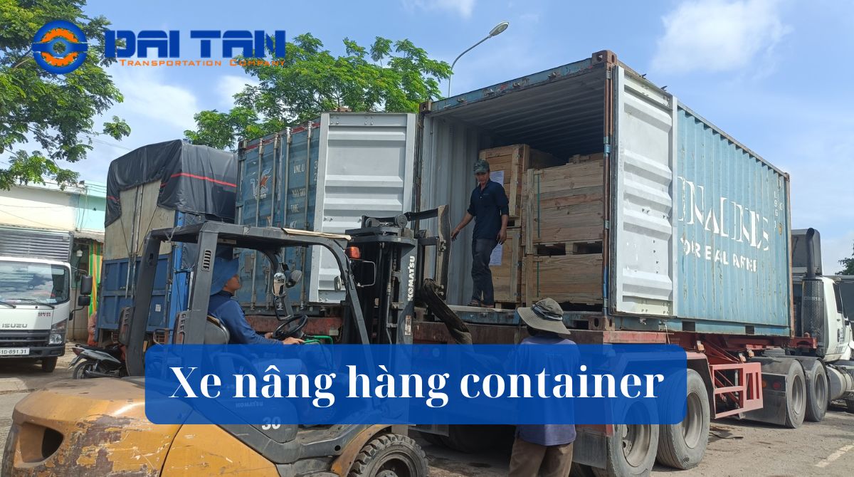 Xe nâng hàng container