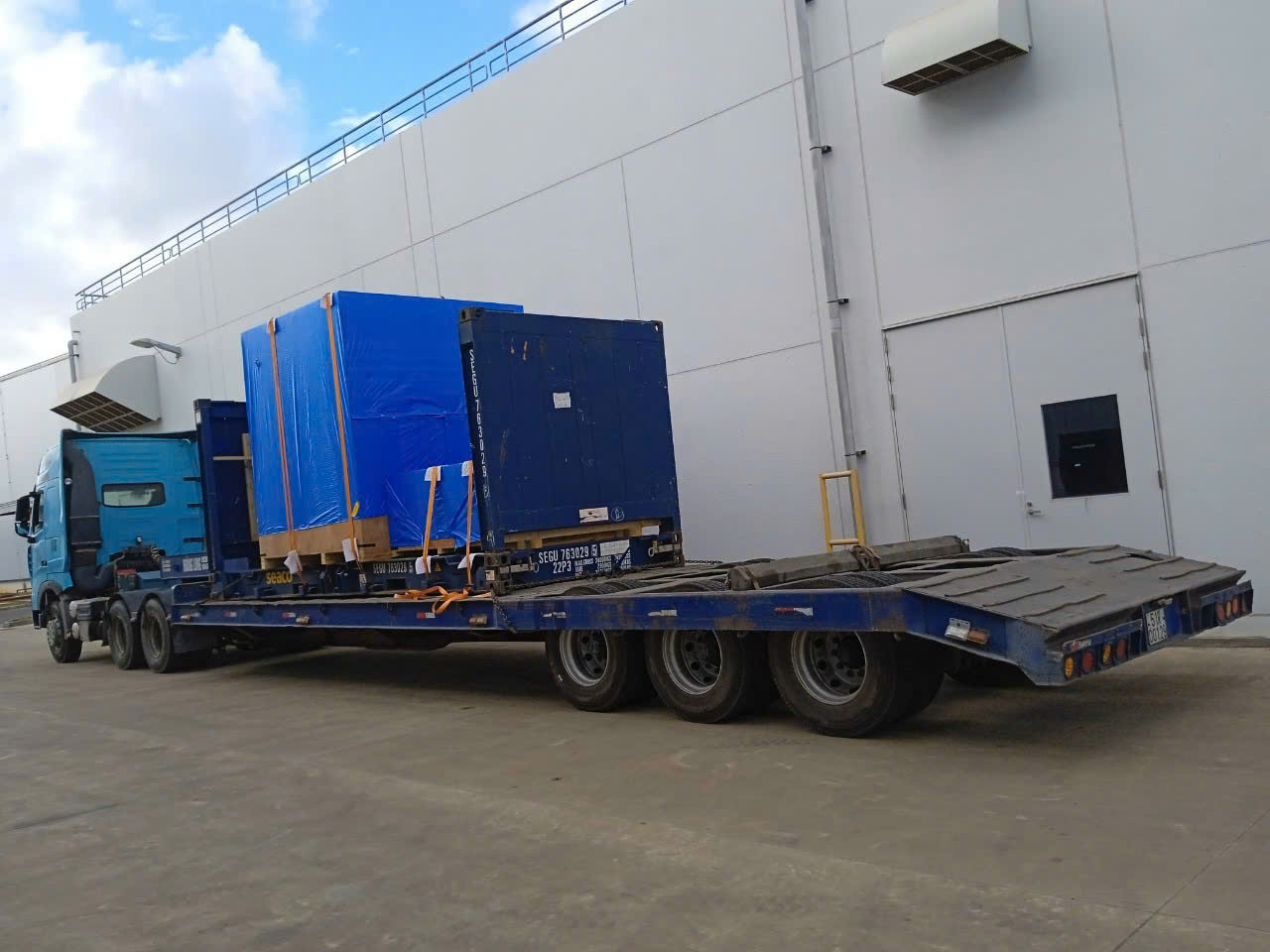 Hàng Máy Móc Quá Khổ